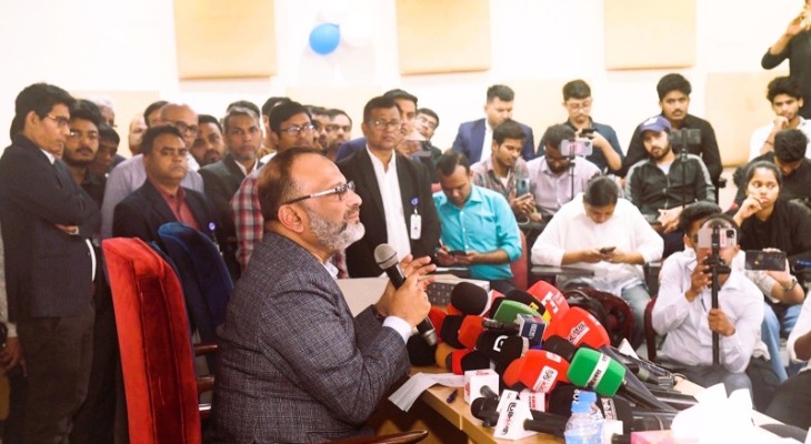 পদত্যাগ করেননি ঢাবি উপাচার্য